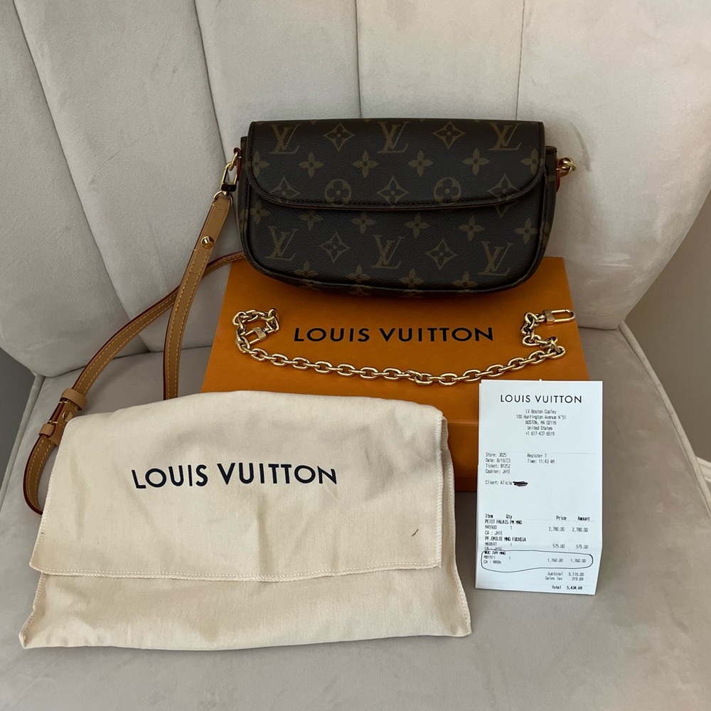 Luis Vuitton Wallet on chain BRAND NEW used handful of times. YES ITS REAL 🤎🤎